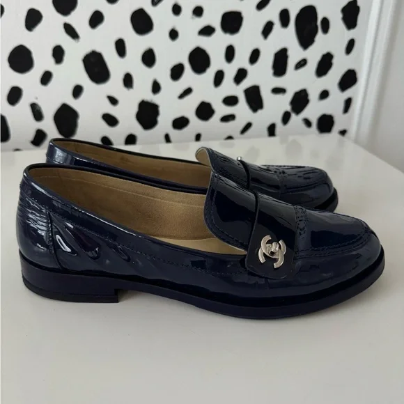 Authentic Chanel Loafers Navy Patent Leather Enamel Turn lock CoCo Mark - Picture 5 of 9